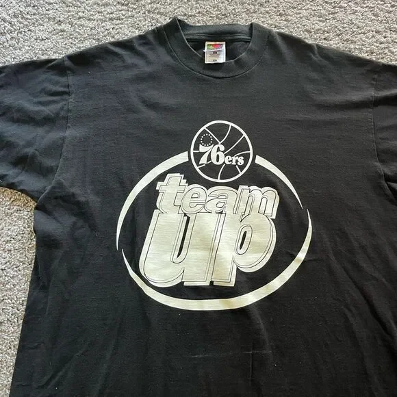 Vintage 90s Philadelphia 76ers Sixers Autograph Team Up T Shirt Black Sz XL NBA - Picture 3 of 9